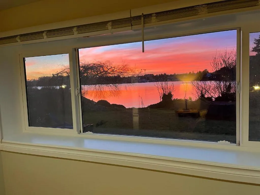 Feriehus 2 Bedroom Suint Water Front Victoria
